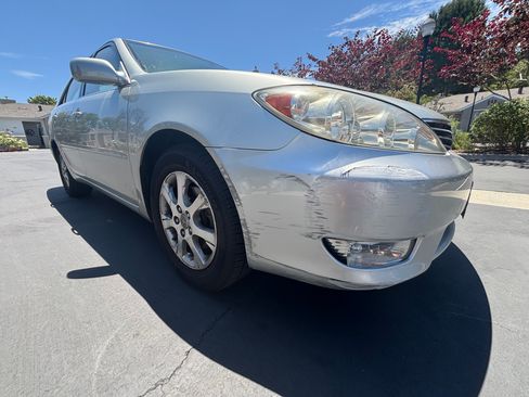 Used 2005 Toyota Camry LE FWD image 12