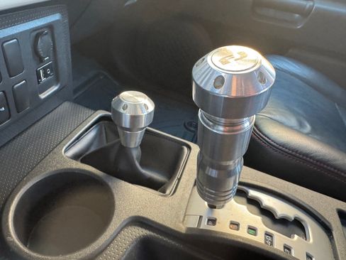 Used 2011 Toyota FJ Cruiser Sport Utility 2D image 17