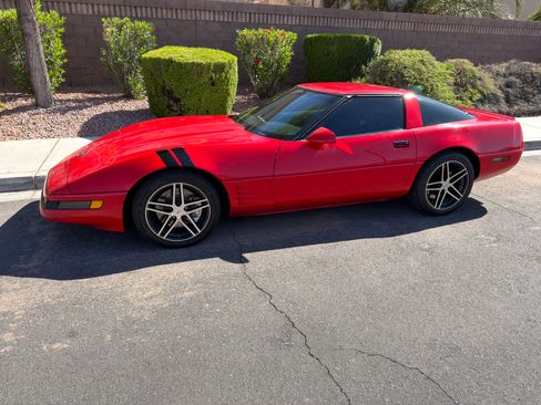 Used 1994 Chevrolet Corvette Coupe RWD image 1