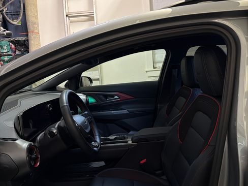 Used 2025 Chevrolet Equinox EV RS image 4