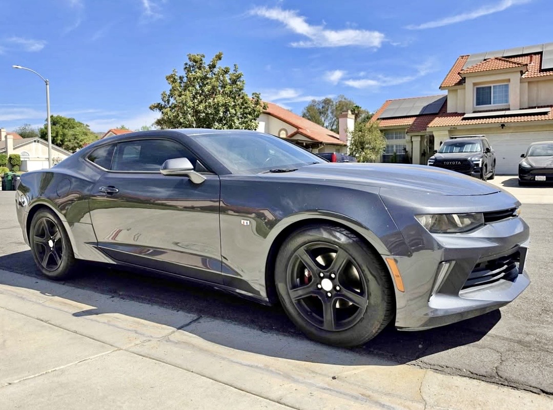 Used 2017 Chevrolet Camaro LT RWD image 1