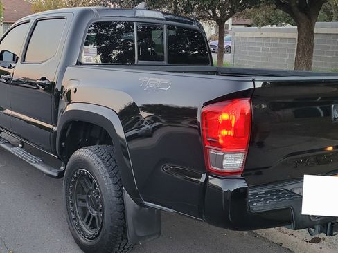 Used 2016 Toyota Tacoma TRD Sport image 5