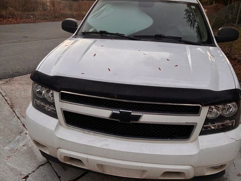 Used 2010 Chevrolet Suburban LS image 22