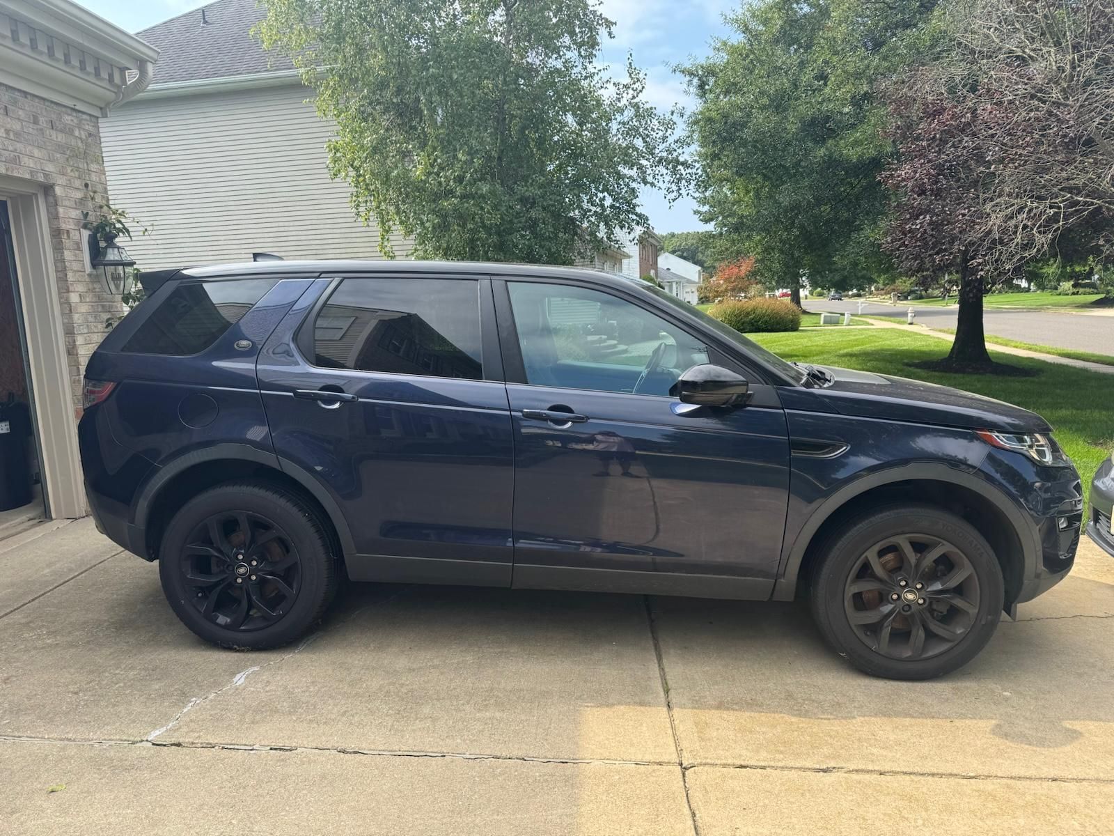 Used 2017 Land Rover Discovery Sport HSE AWD/4WD image 12