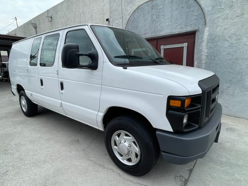 Used 2010 Ford E-250 and Econoline 250 RWD image 12