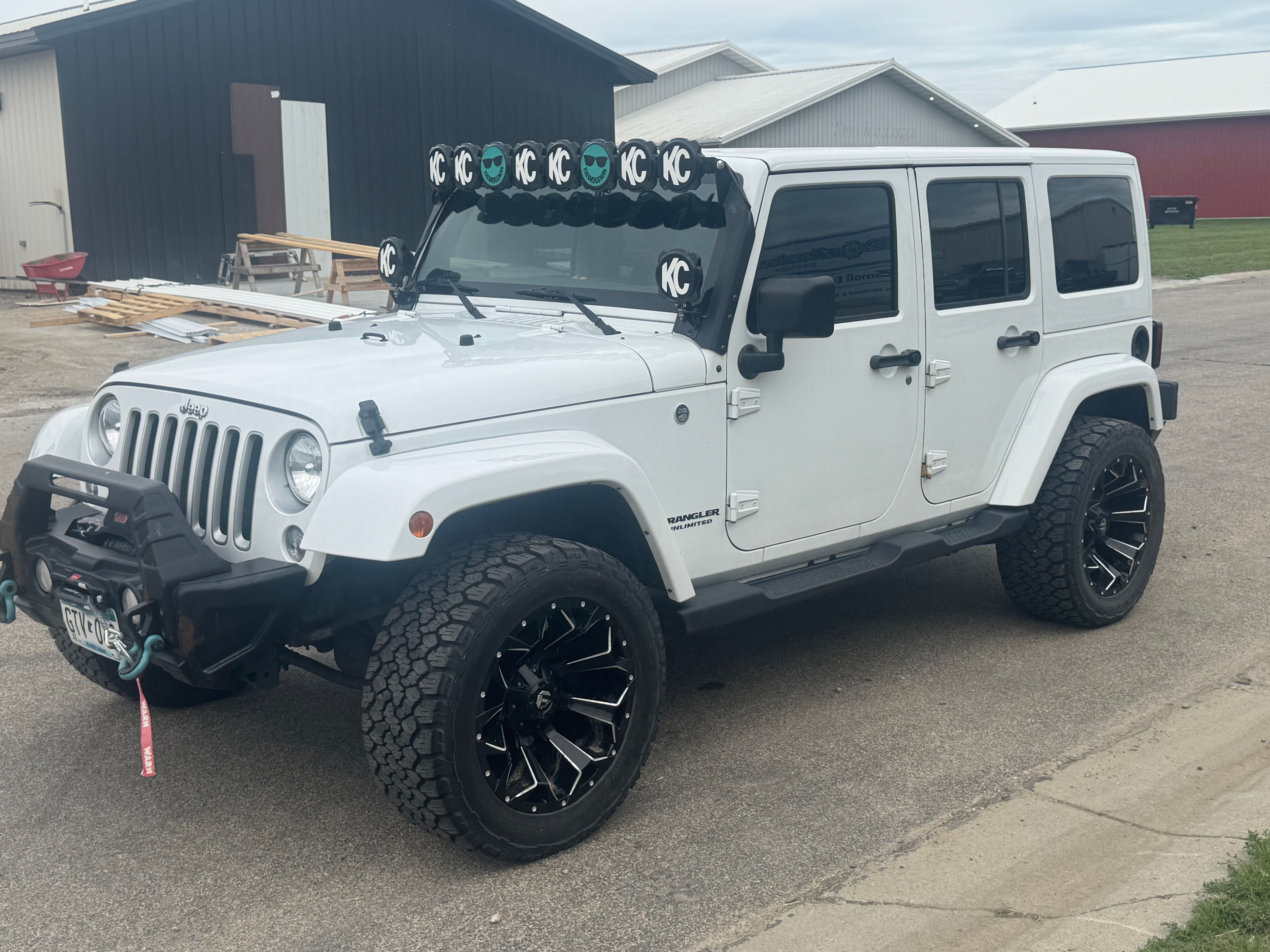 Used 2017 Jeep Wrangler Unlimited Sahara w/ Connectivity Group AWD/4WD image 1