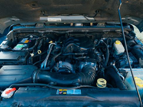 Used 2015 Jeep Wrangler Unlimited Sahara w/ Connectivity Group image 22