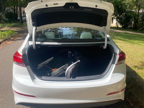 Used 2018 Hyundai Elantra SEL FWD image 6