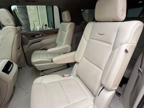 Used 2021 Cadillac Escalade ESV Sport Platinum AWD/4WD image 14