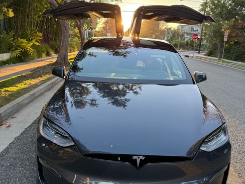 Used 2022 Tesla Model X Plaid image 13