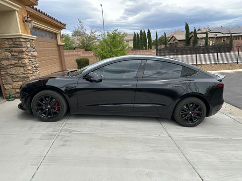 Used 2018 Tesla Model 3 Long Range image 1