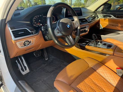 Used 2020 BMW M760i xDrive w/ Luxury Rear Seating Package AWD/4WD image 10