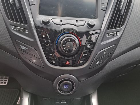 Used 2013 Hyundai Veloster Turbo w/ Ultimate Pkg image 17