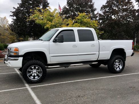 Used 2005 GMC Sierra 2500 SLT AWD/4WD image 1