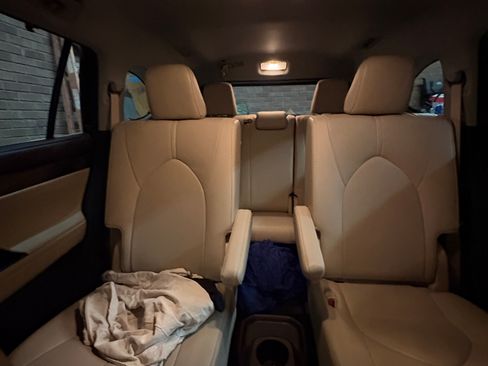 Used 2021 Toyota Highlander Limited FWD image 10