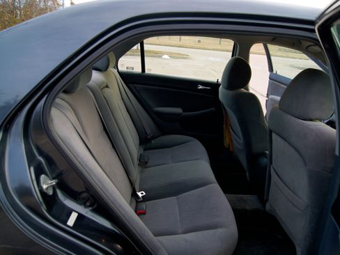 Used 2005 Honda Accord LX image 12