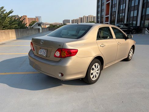 Used 2010 Toyota Corolla LE FWD image 4