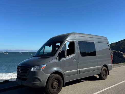 Used 2020 Mercedes-Benz Sprinter 2500 image 4