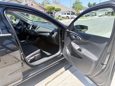 Used 2020 Chevrolet Malibu LT FWD image 12
