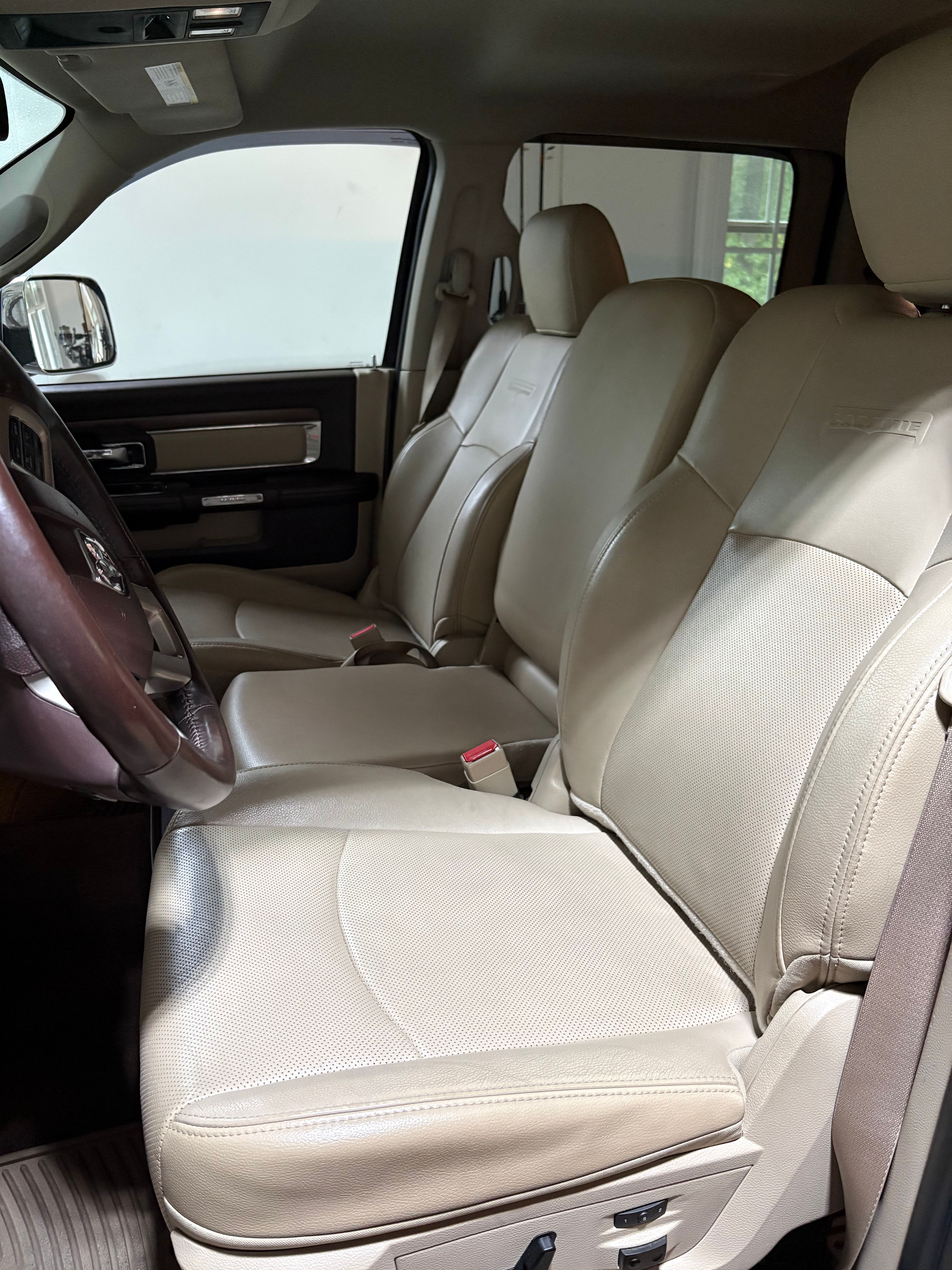 Used 2014 RAM 1500 Laramie w/ Convenience Group AWD/4WD image 16