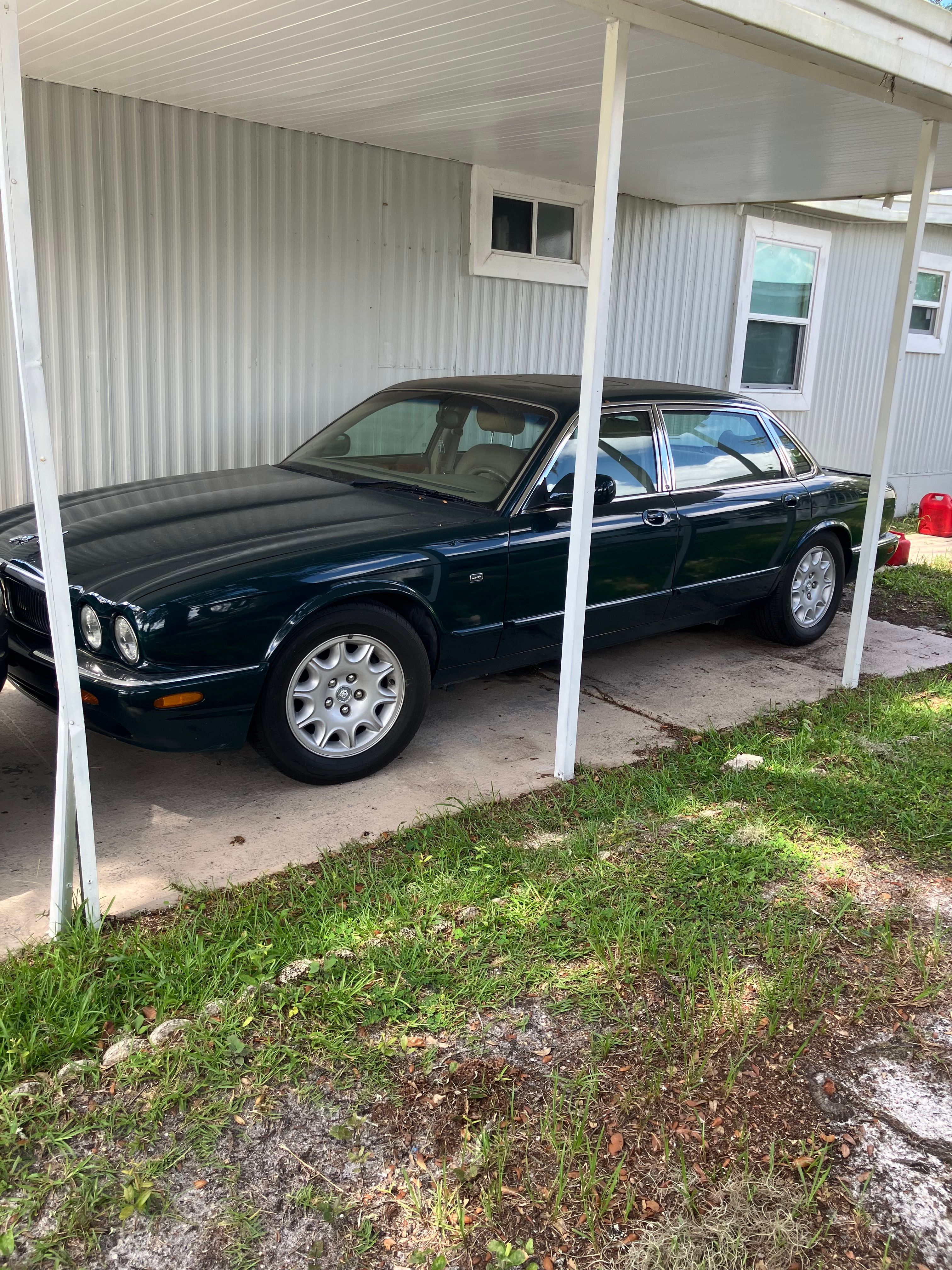 Used 1998 Jaguar XJ8 RWD image 1