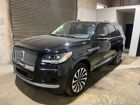 Used 2022 Lincoln Navigator Reserve AWD/4WD image 11