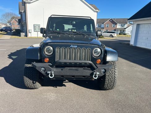 Used 2013 Jeep Wrangler Unlimited Sahara image 2