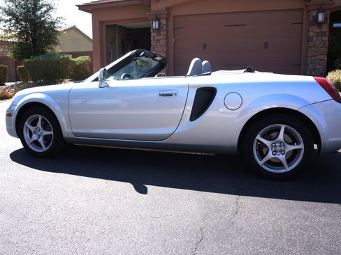 Used 2002 Toyota MR2 image 12