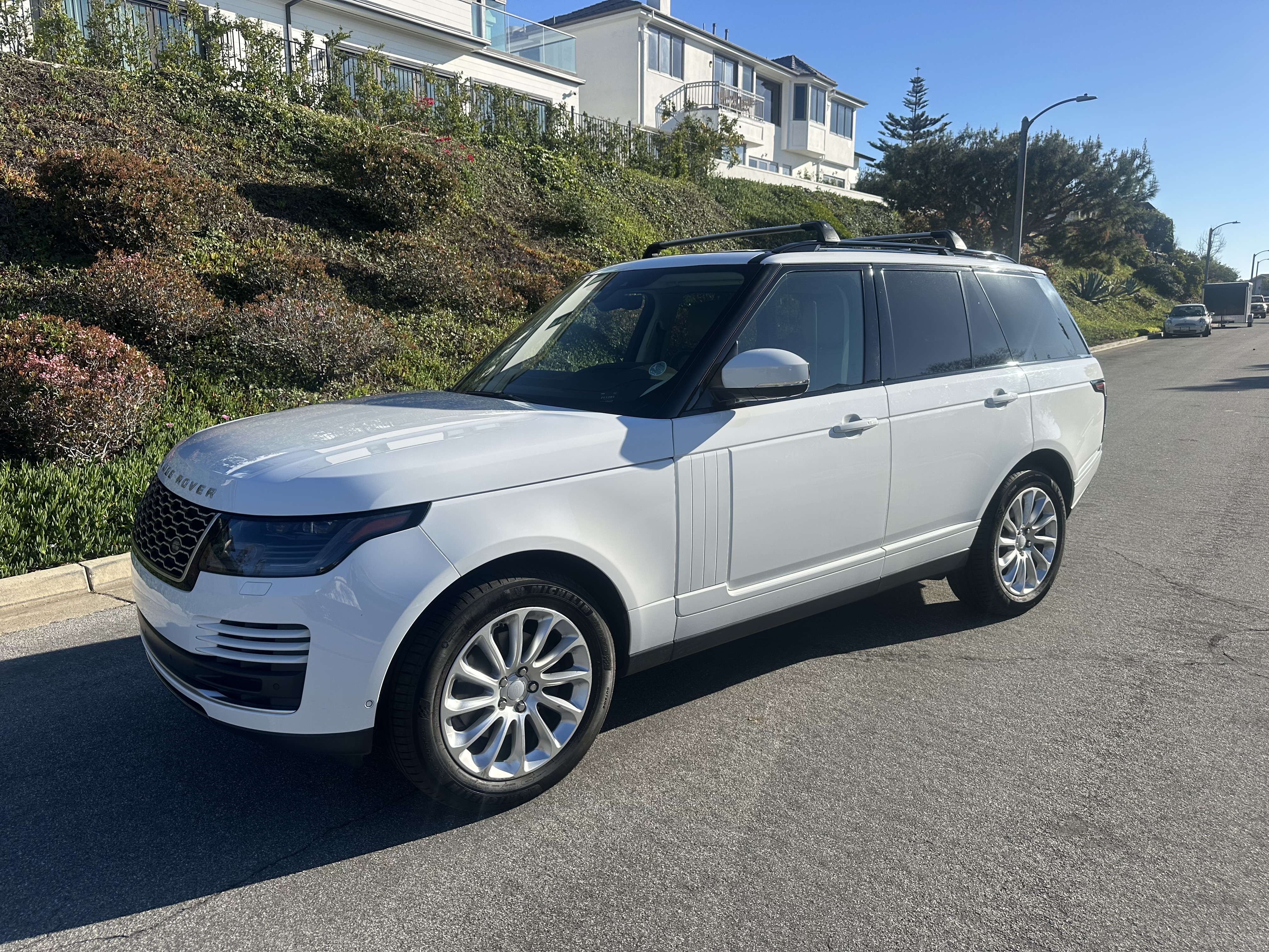 Used 2018 Land Rover Range Rover HSE AWD/4WD image 1