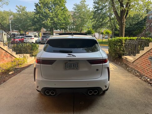 Used 2024 Jaguar F-PACE SVR image 8