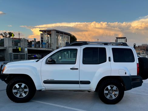 Used 2009 Nissan Xterra Off-Road w/ Tow Pkg AWD/4WD image 2