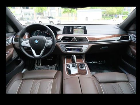 Used 2019 BMW 750i w/ Executive Package RWD image 16