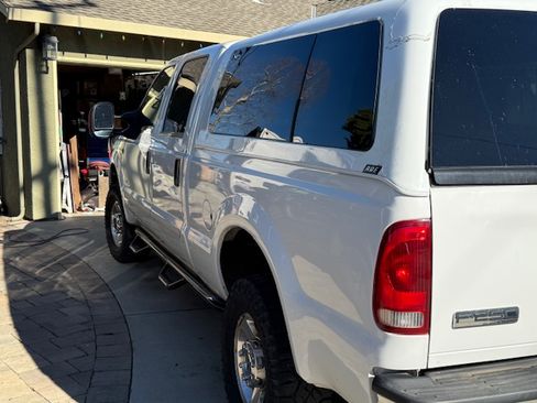 Used 2005 Ford F250 Lariat image 2