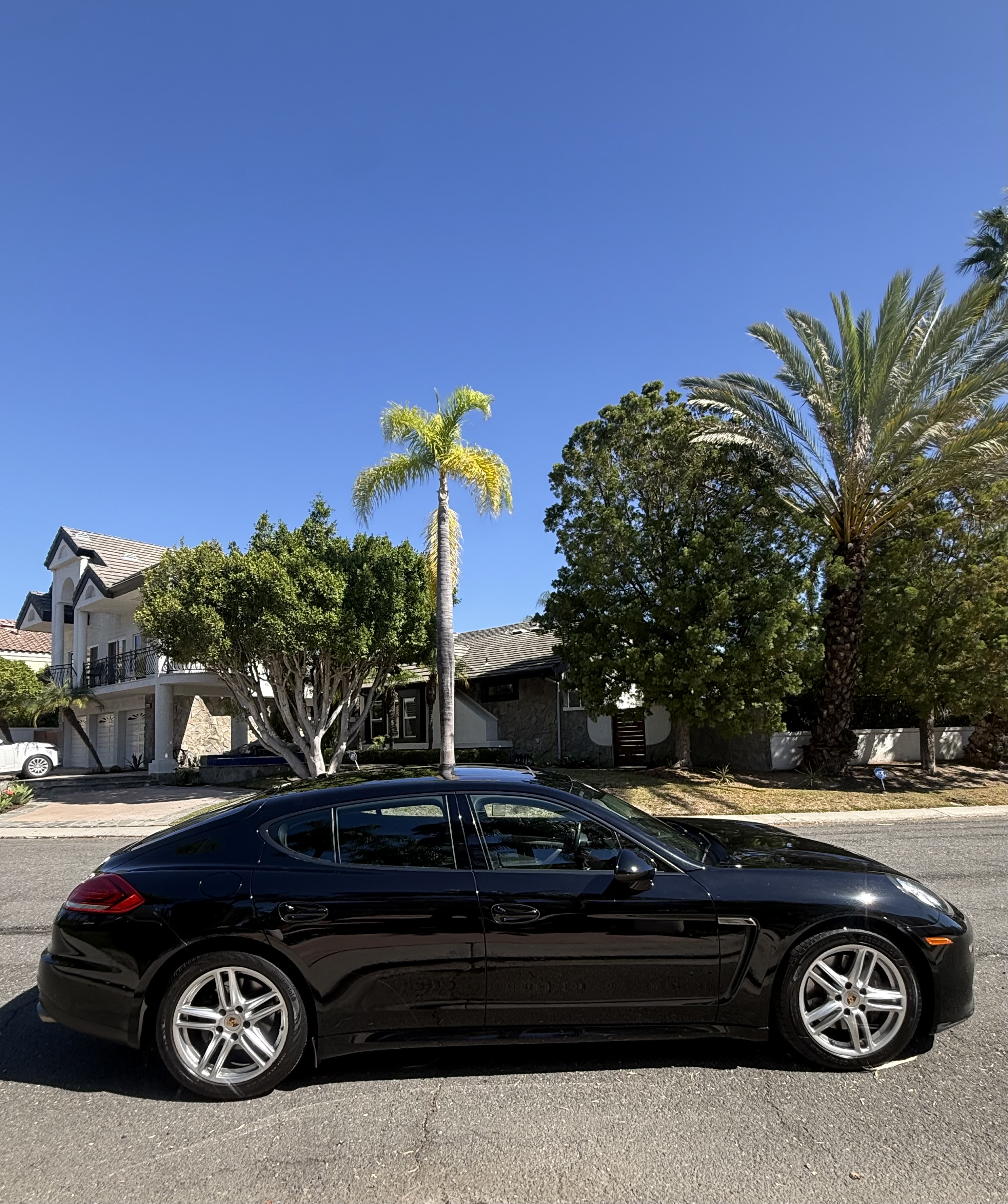 Used 2014 Porsche Panamera 4 AWD/4WD image 5