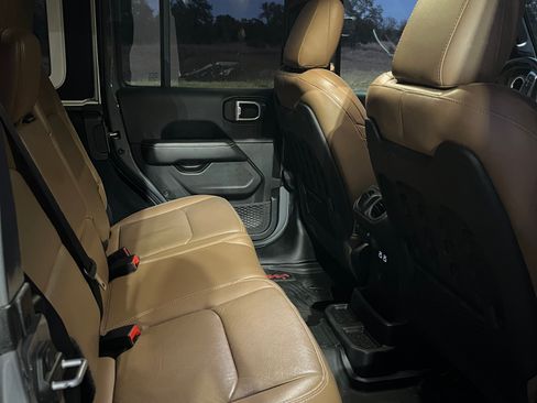 Used 2021 Jeep Wrangler Unlimited Rubicon image 12