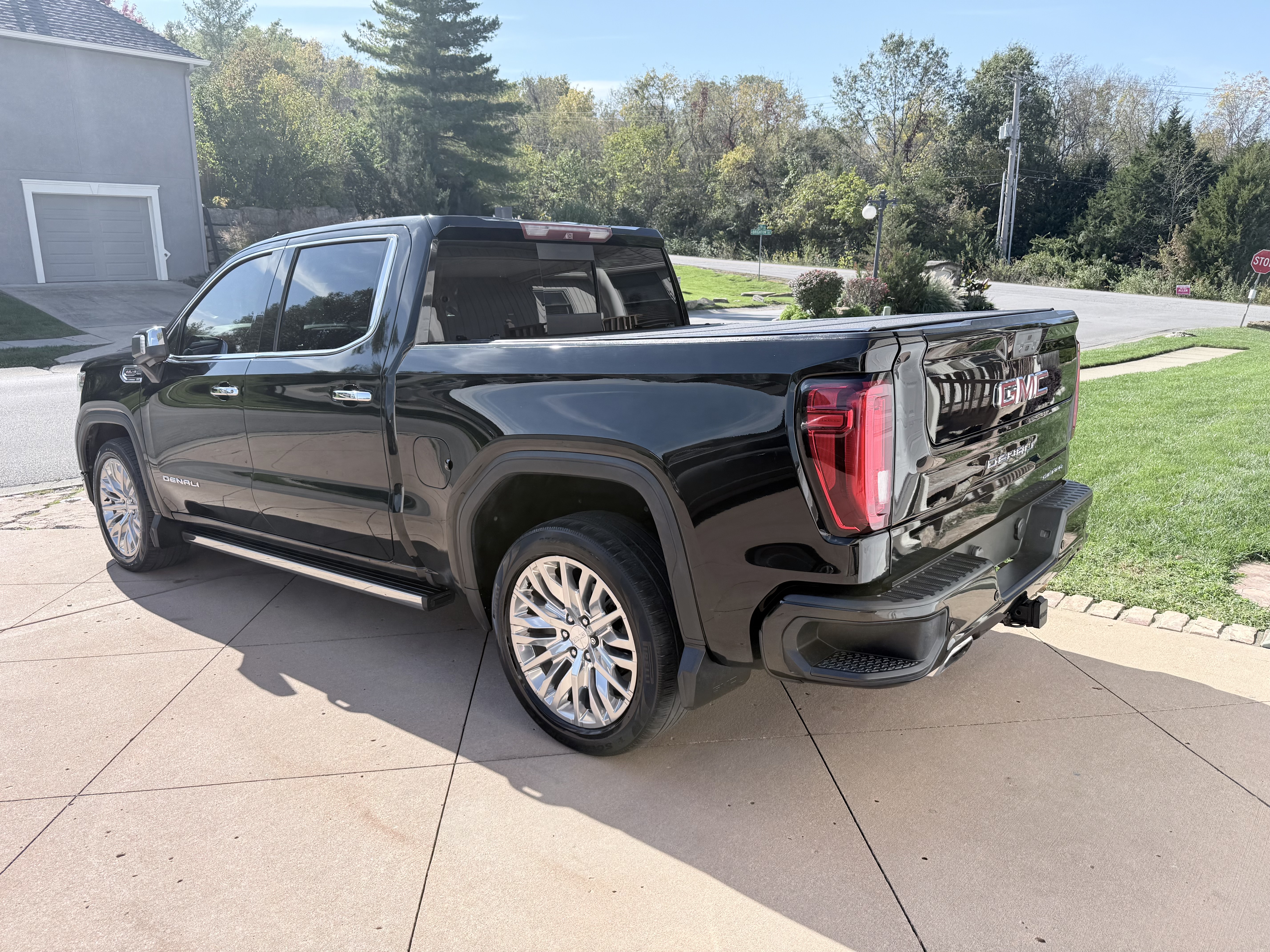 Used 2019 GMC Sierra 1500 Denali w/ Denali Ultimate Package AWD/4WD image 2