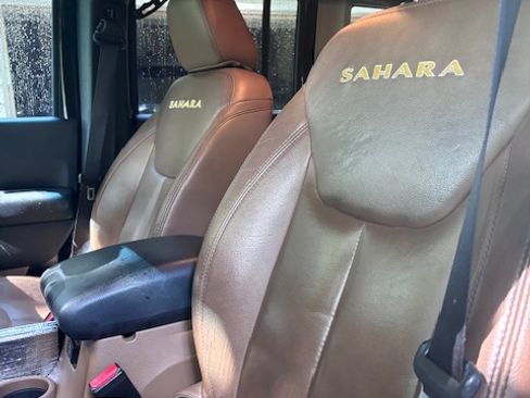 Used 2014 Jeep Wrangler Unlimited Sahara w/ Dual Top Group AWD/4WD image 10