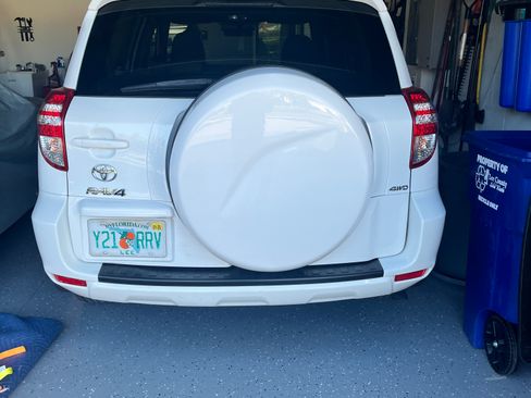 Used 2011 Toyota RAV4 Sport Utility 4D image 10