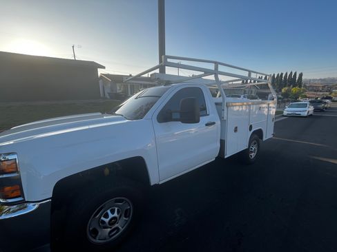 Used 2017 Chevrolet Silverado 2500 W/T image 2