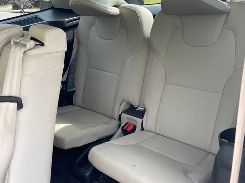 Used 2017 Volvo XC90 T6 Momentum w/ Vision Package image 9