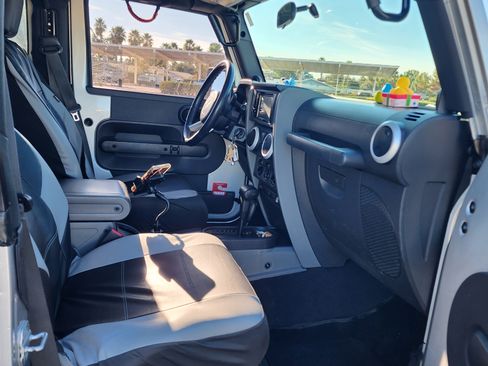 Used 2008 Jeep Wrangler Sahara w/ Dual Top Group image 11