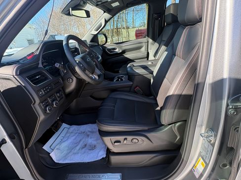 Used 2024 Chevrolet Suburban RST w/ Luxury Package image 13