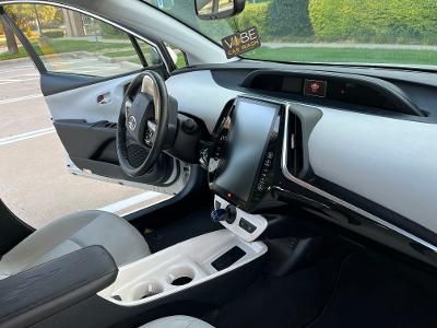 Used 2018 Toyota Prius Four Touring w/ Premium Convenience Package FWD image 9