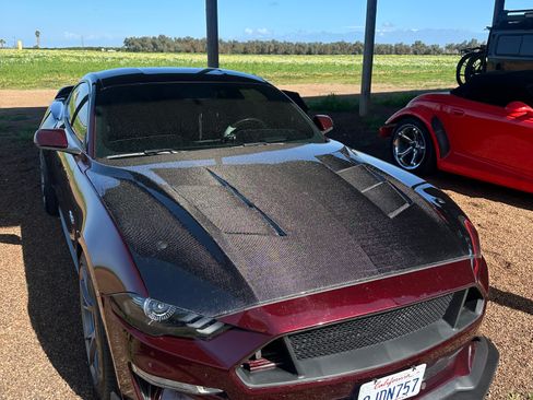 Used 2018 Ford Mustang GT Premium w/ Equipment Group 401A image 4