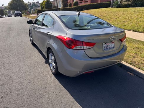 Used 2013 Hyundai Elantra GLS w/ Preferred Pkg FWD image 2