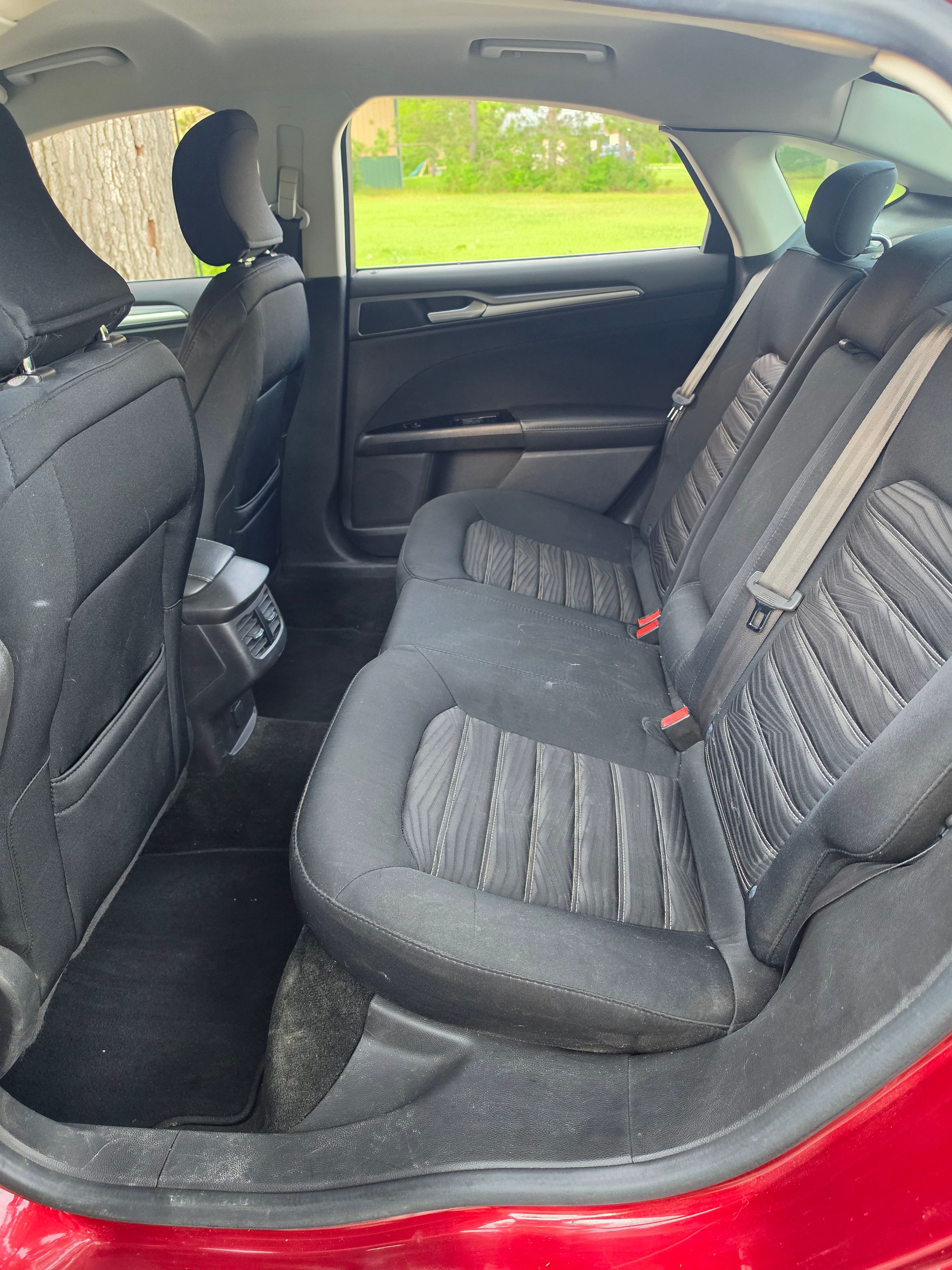 Used 2016 Ford Fusion SE FWD image 11