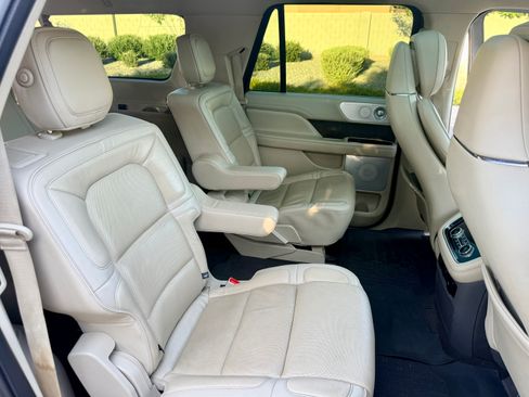 Used 2018 Lincoln Navigator L Reserve w/ Technology Package AWD/4WD image 6