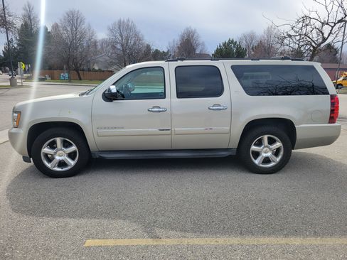 Used 2013 Chevrolet Suburban LTZ image 6