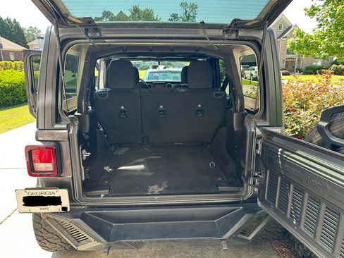 Used 2019 Jeep Wrangler Unlimited Sport S AWD/4WD image 19