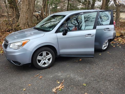 Used 2014 Subaru Forester 2.5i image 1